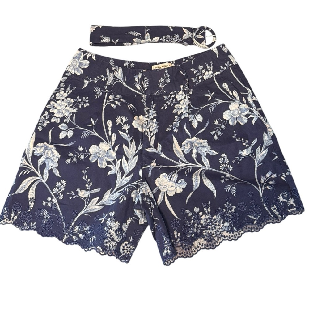 Laura Ashley Floral Scallop Eyelet Hem Women's Shorts Matching Belt Navy & White